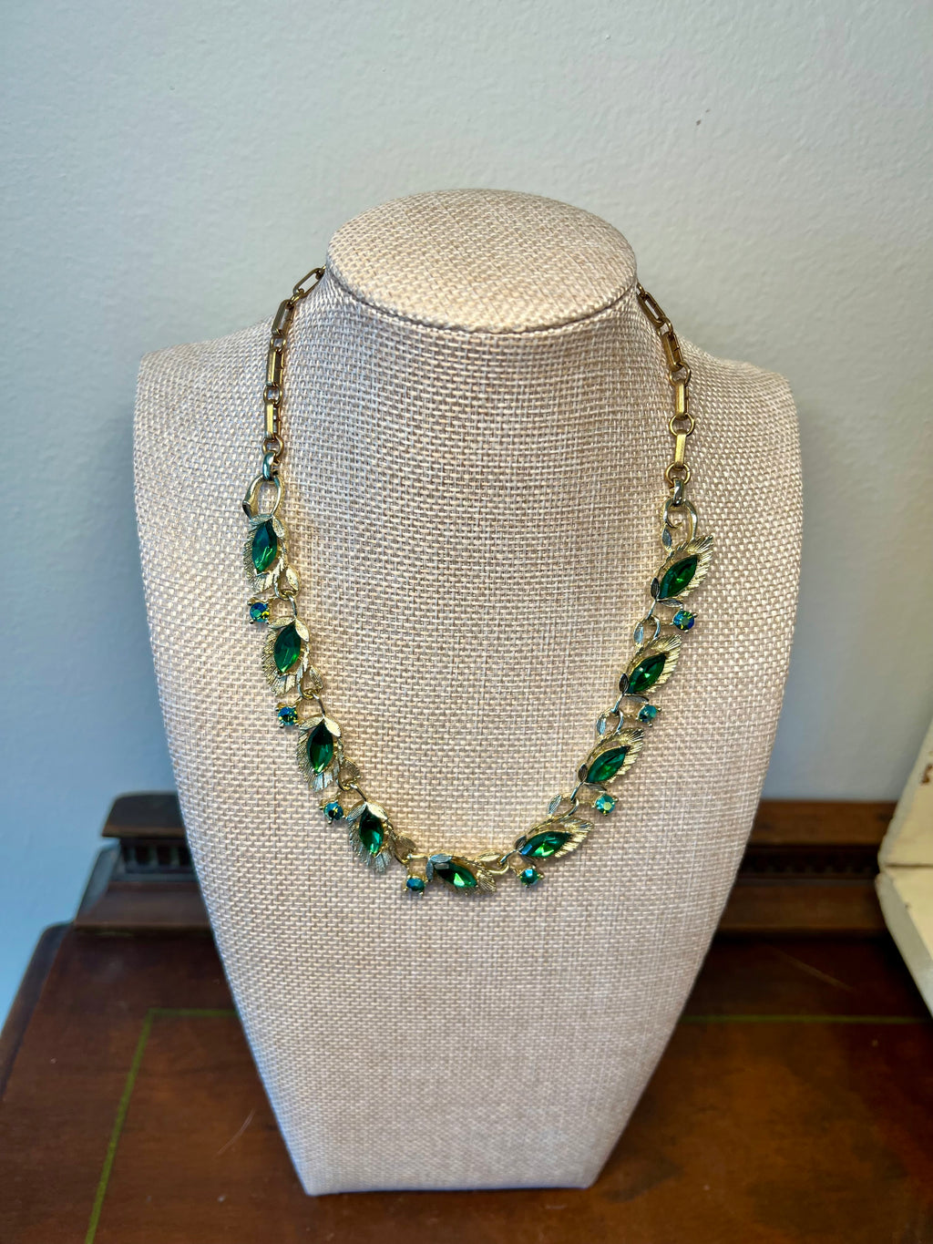 Classic Vintage Midcentury Lisner Necklace