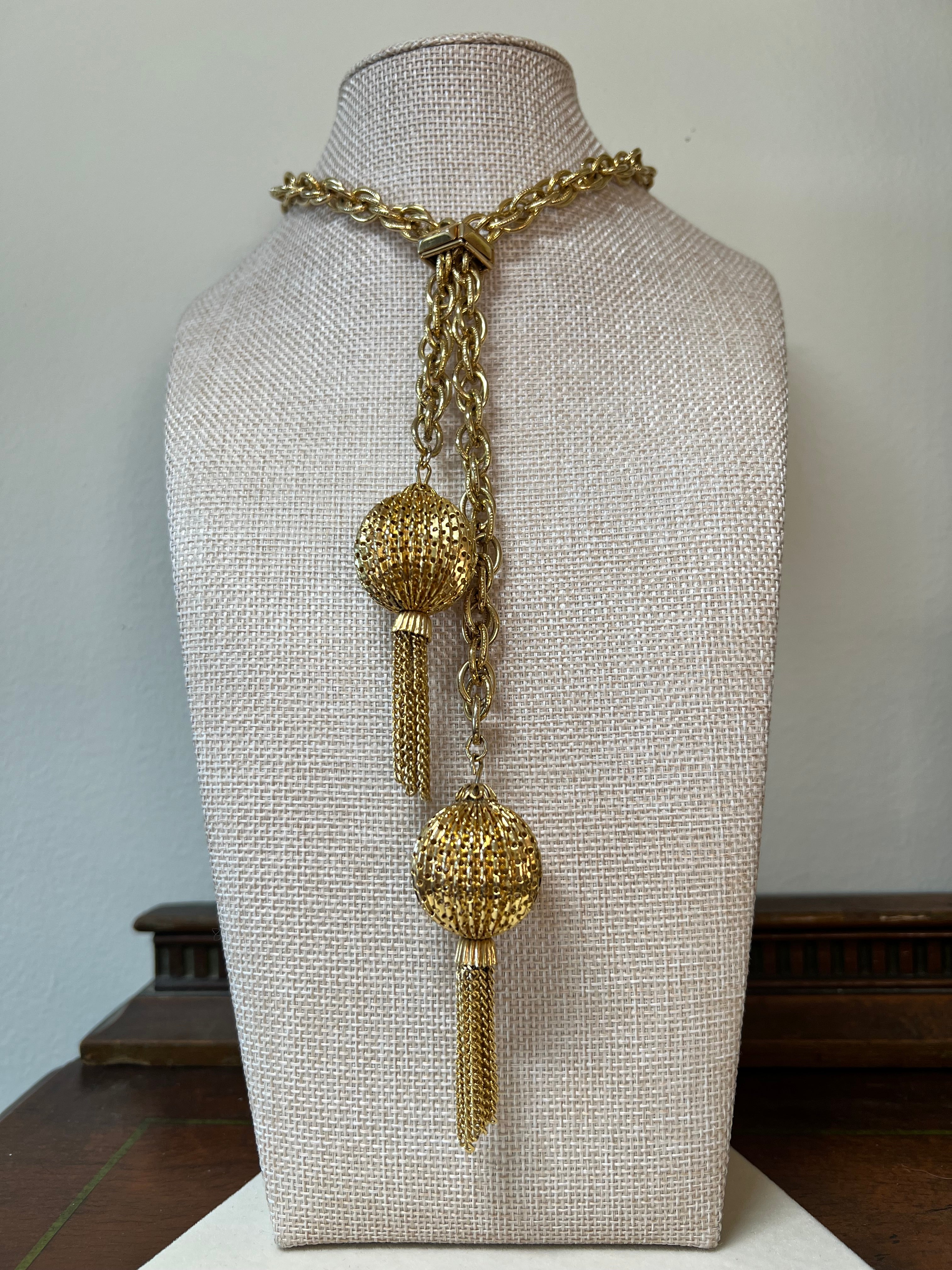 1970s Goldtone Lariat Necklace